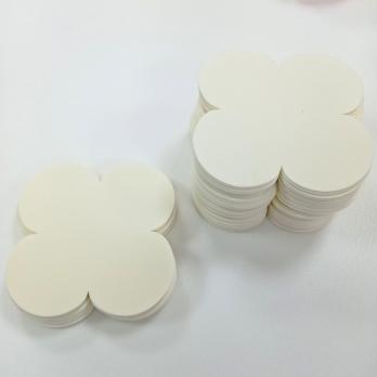 VR-FE4 35T13-R100-HPLLC044 CUT701 Panna Cotta-Сливочный десерт Фоамиран. толщина 1.3мм. Вырубка Четырехлистник. 9х9см. TM Volpe Rosa